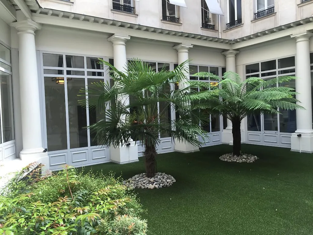 Apartment Centre Vendome 1 *